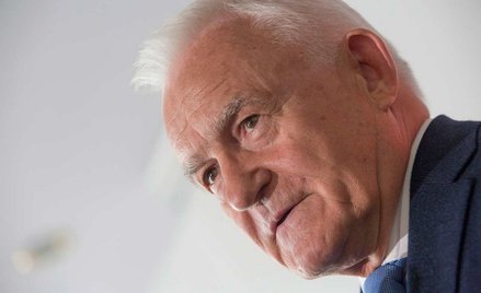 Miller: Polityk do domu? Autem lub lotem rejsowym