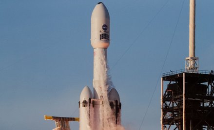 Rakieta SpaceX Falcon Heavy startuje z teleskopem kosmicznym Nancy Grace Roman należącym do NASA z C