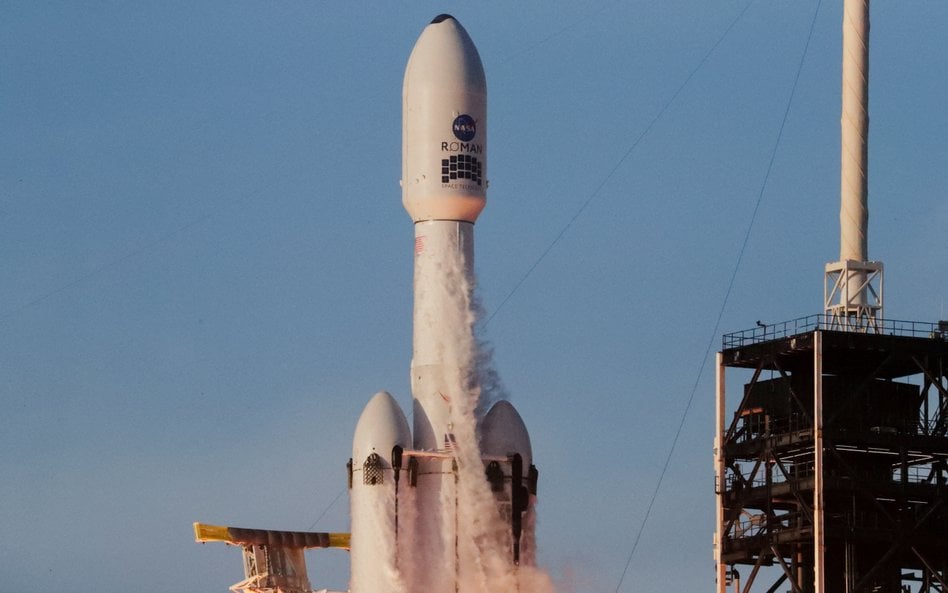 Rakieta SpaceX Falcon Heavy startuje z teleskopem kosmicznym Nancy Grace Roman należącym do NASA z C