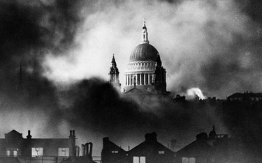Katedra świętego Pawła w dymie, Londyn pod niemieckimi bombami