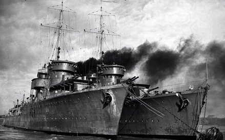 Niszczyciele ORP „Grom” i ORP „Błyskawica” w brytyjskim porcie, jesień 1939 r.