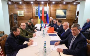 Rozmowy delegacji z Ukrainy i Rosji, fotografia z 7 marca