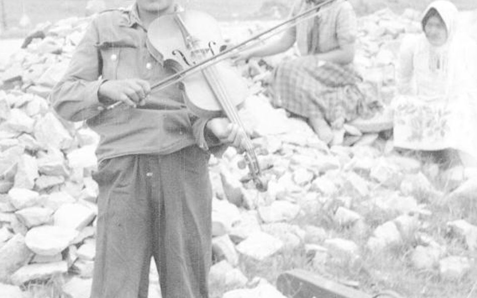 Fotografie Cyganów, lata 50.-70. XX w., fot. Jerzy Ficowski