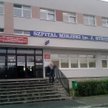 Pacjent wyskoczył z okna szpitala w Poznaniu. Nie żyje