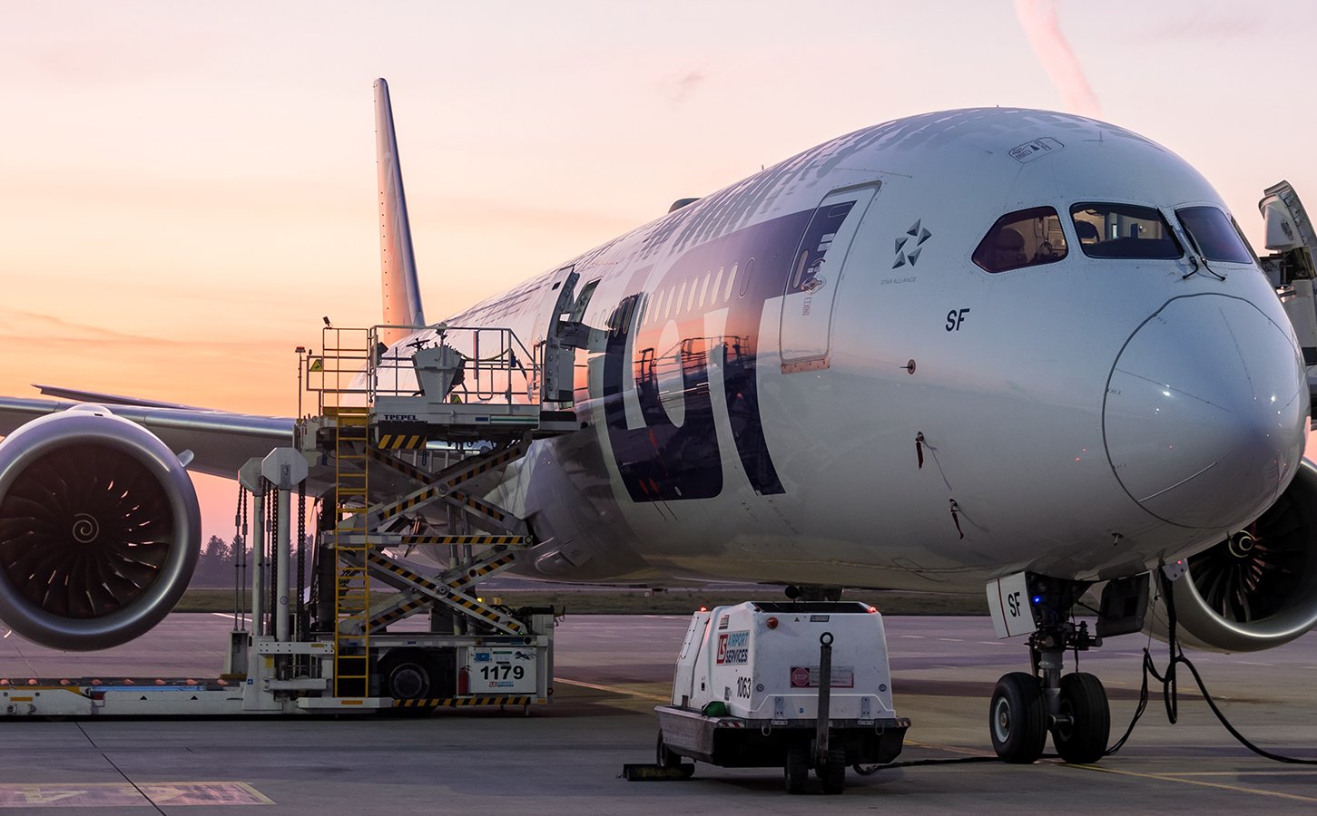 LOT rośnie szybciej niż konkurencja. Ale problemów nie brakuje