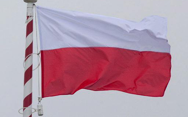 Polacy sami czują potrzebę wywieszania flagi