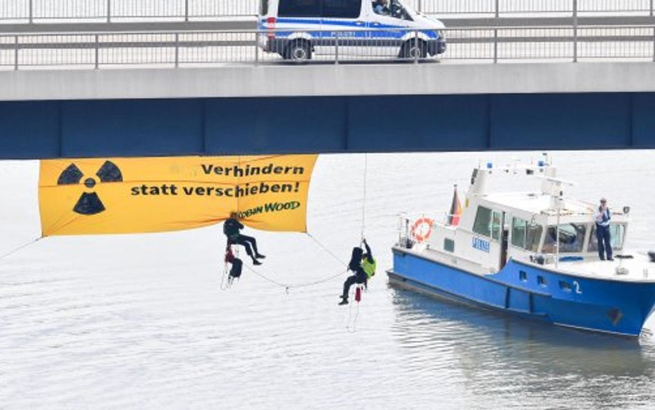 Niemcy: Pierwszy transport rzeką odpadów nuklearnych