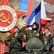 Władimir Putin wznowił w 2005 r. tradycję wielkich defilad w Moskwie w rocznicę zakończenia II wojny