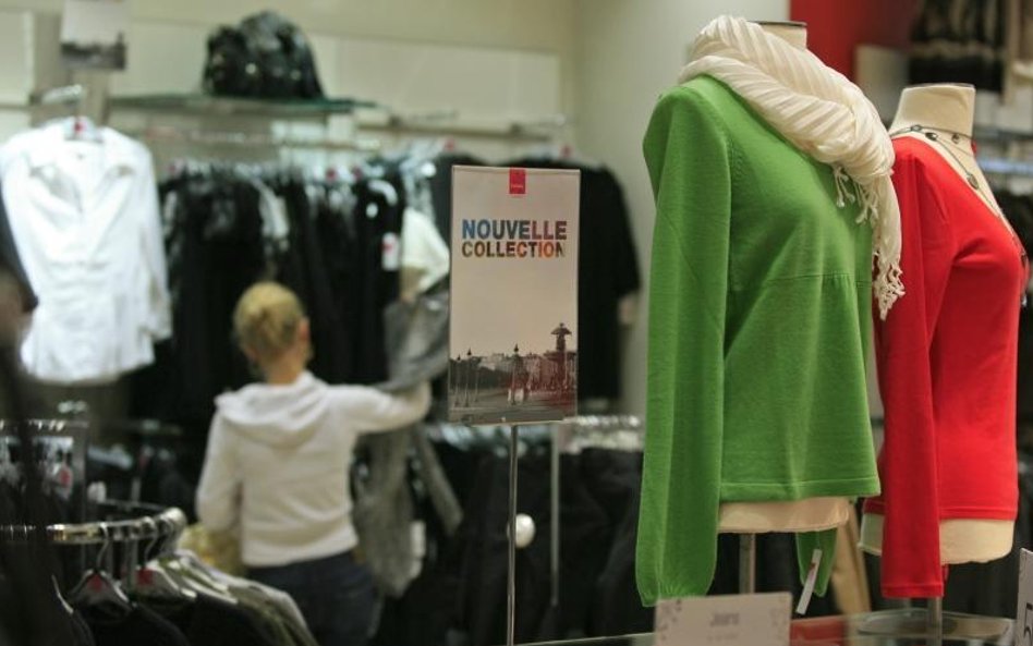 Wprowadzenie płacy minimalnej dla umów-zleceń podniesie koszty firm odzieżowyc
