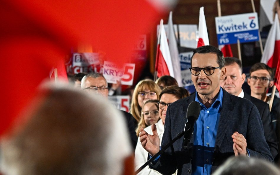 PiS (na zdjęciu premier Mateusz Morawiecki) podjęło decyzję o przeforsowaniu pomysłu referendum jako