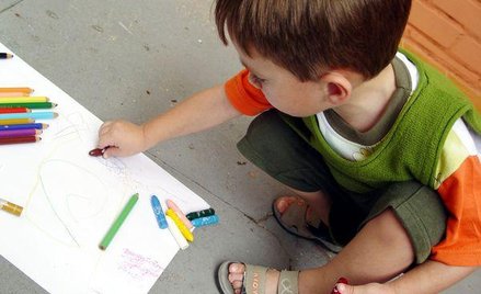 Za świadczenia przedszkola nie wykraczające poza podstawę programową opłat się nie pobiera