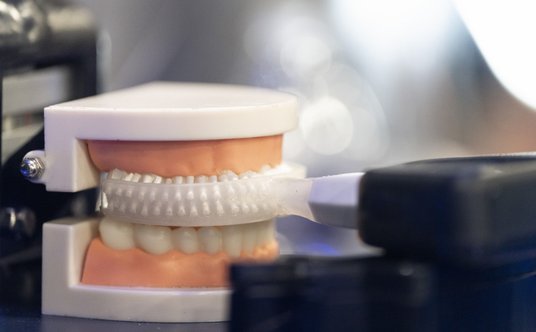 Najszybsza szczoteczka do zębów ma kształt litery Y.