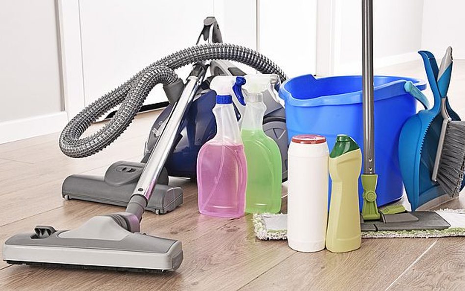 Jak kupować odkurzacze, detergenty i naczynia żaroodporne - poradnik dla konsumentów