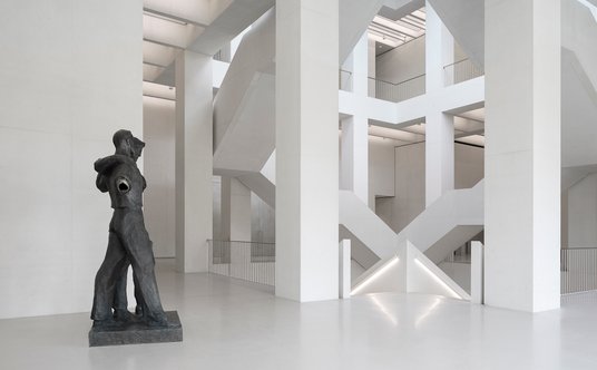 Symbolem MSN-u stała się centralna klatka schodowa.