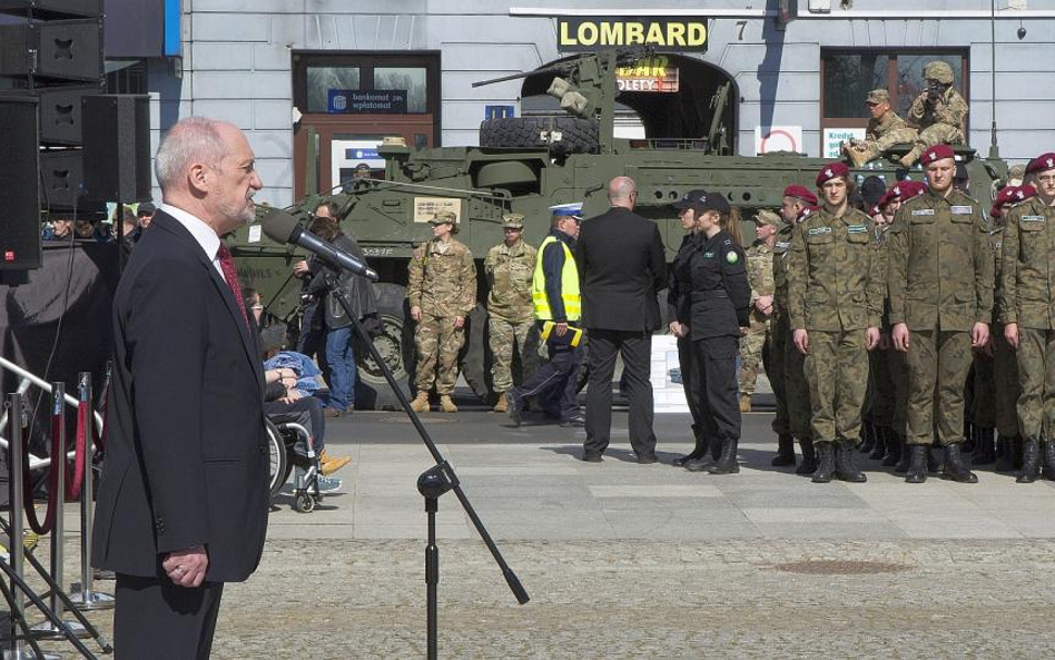 Zasadność wydatków z kart kredytowych można skontrolować – mówi Antoni Macierewicz.