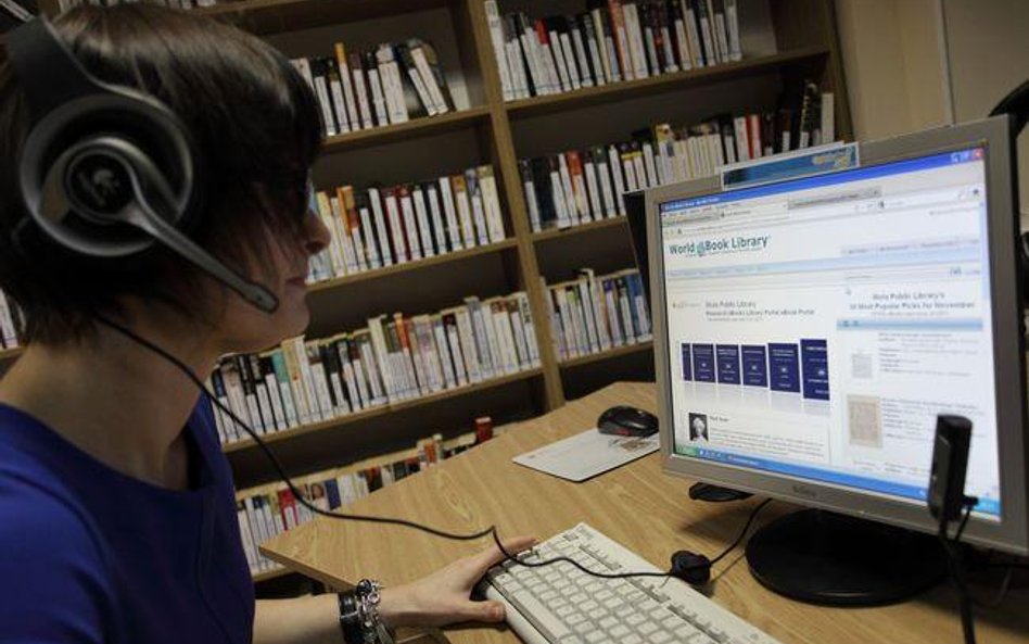 Biblioteki mogą udostępniać książki na komputerach