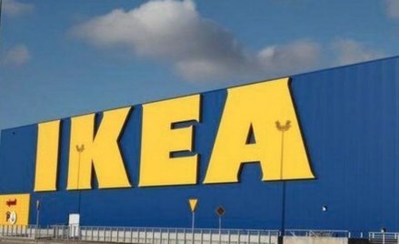 Utknęli na autostradzie. IKEA zaproponowała im nocleg