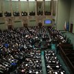 Posłowie na sali obrad Sejmu