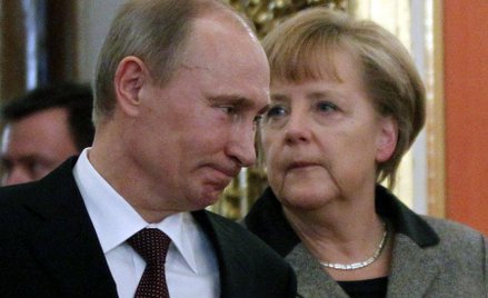 Putin i Merkel - władcy kondominium - omawiają szczegóły ataku na polskiego premiera