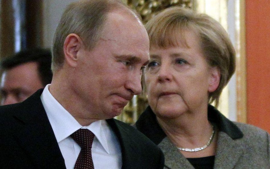 Putin i Merkel - władcy kondominium - omawiają szczegóły ataku na polskiego premiera