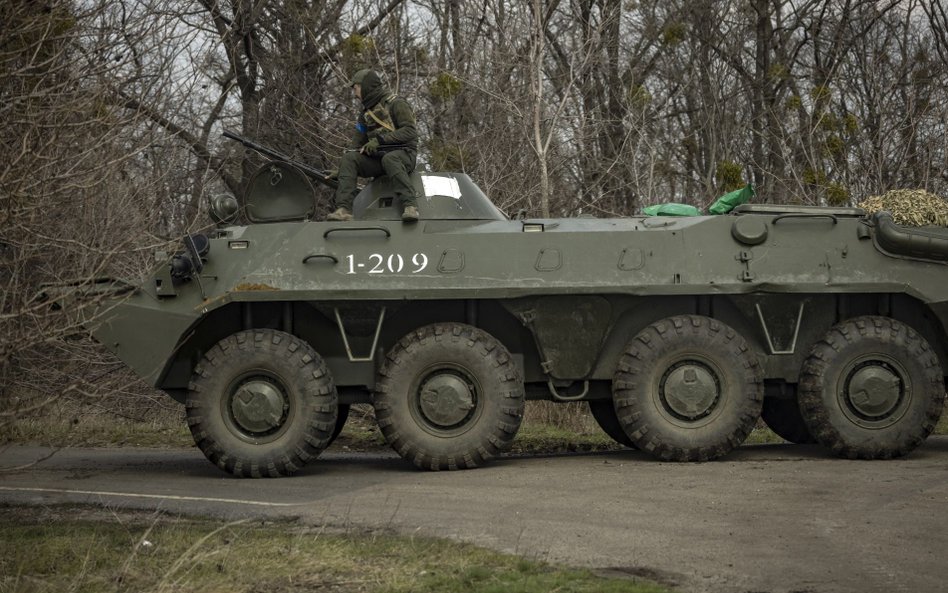 Ukraiński transporter w Donbasie