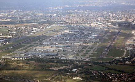 Twardy brexit możliwy, więc Heathrow gromadzi gumowe rękawiczki
