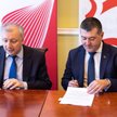 Sekretarz stanu w Ministerstwie Finansów Sebastian Skuza i prezes Banku Pekao Leszek Skiba