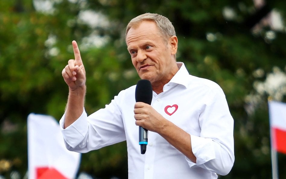 Koalicja Obywatelska (na zdjęciu przewodniczący PO Donald Tusk) jako jedyna zyskała w stosunku do ba