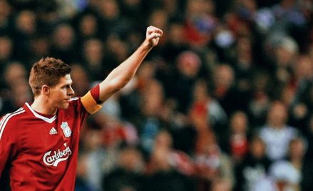 Steven Gerrard - kapitan Liverpoolu. Angielski klub pokonał Real w dwumeczu aż 5:0