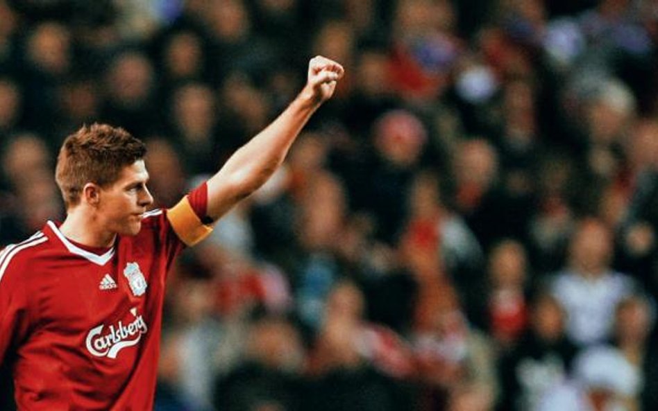 Steven Gerrard - kapitan Liverpoolu. Angielski klub pokonał Real w dwumeczu aż 5:0