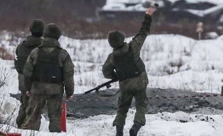 Rosyjscy żołnierze na poligonie