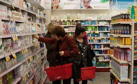 Polacy ostrożniej wydają