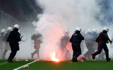 Zamieszki podczas meczu Olympiakos Pireus - AEK Ateny