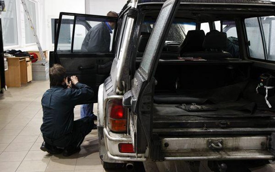 Służba Celna bacznie przypatruje się sprowadzaniu ciężarówek, które potem w Polsce mogą być uznane z