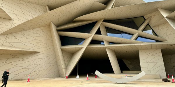 Wyścig zbrojeń w świecie sztuki. Potęgi Bliskiego Wschodu toczą wojnę o prestiż