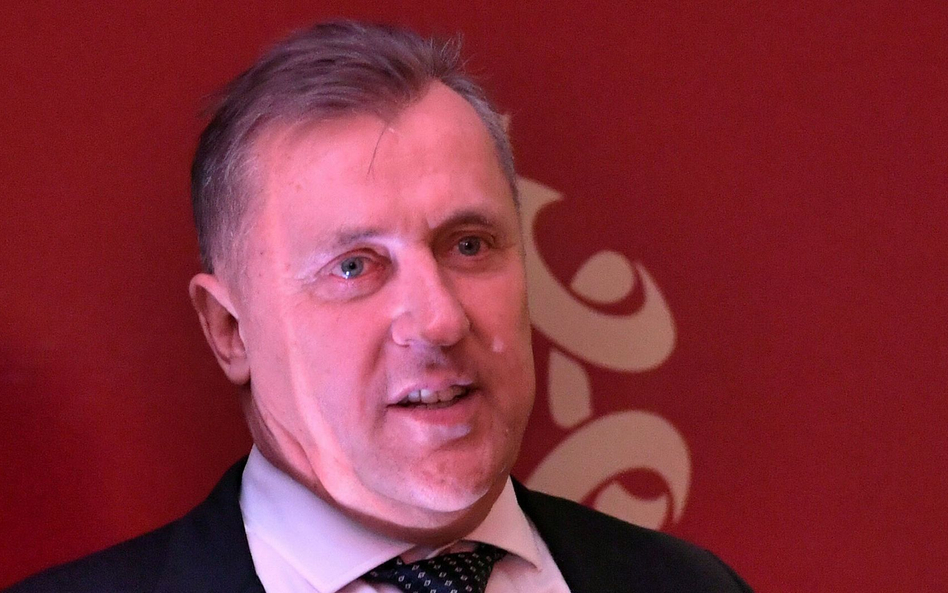 Cezary Kulesza ma 59 lat. Od 2012 roku był członkiem Zarządu PZPN, a od 2016 wiceprezesem PZPN ds. p