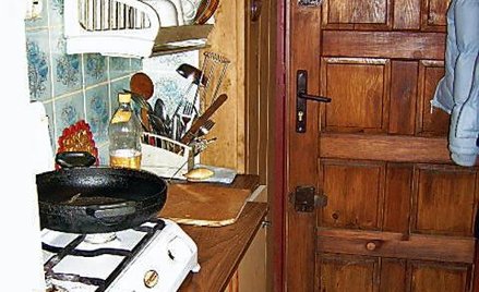 15-metrowa kawalerka z aneksem kuchennym na Żoliborzu, sprzedała się w dwa dni za 140 tys. zł (Biura