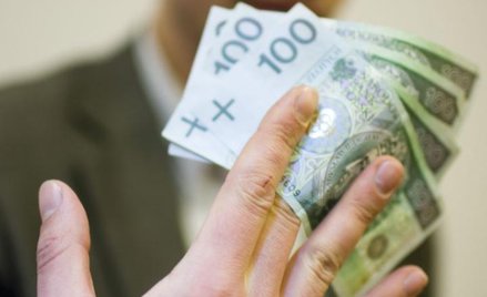 Bank nie zawsze chętnie pożycza, ale zawsze chętnie kasuje prowizje