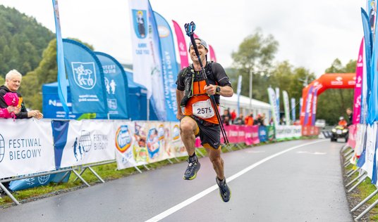 Artur Jabłoński – zwycięzca Biegu 7. Dolin