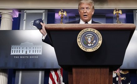 Trump zmienia zdanie. Prosi o maseczki i ostrzega Amerykanów