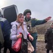 Rosyjscy żołnierze ewakuują mieszkańców obwodu kurskiego w czasie ukraińskiej kontrofensywy