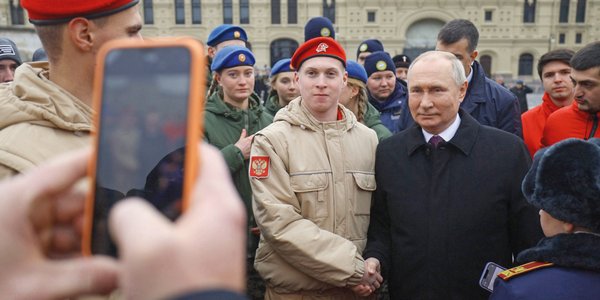 Tak młodzi Rosjanie uczą się uwielbiać przemoc państwa