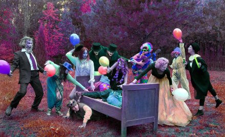 Surrealistyczna w obrazie i optymistyczna w treści historia