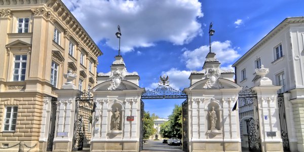 Mniej zagranicznych studentów w Polsce po zaostrzeniu przepisów w 2024 r.
