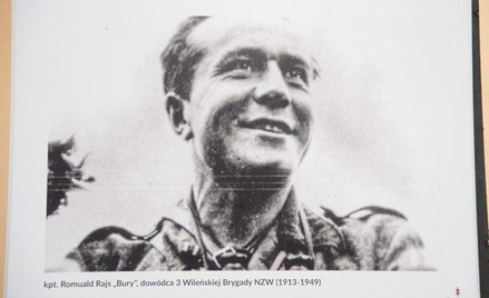 Wystawa zdjęć z okazji Narodowego Dnia Pamięci Żołnierzy Wyklętych w PWPW, na zdjęciu „Bury”