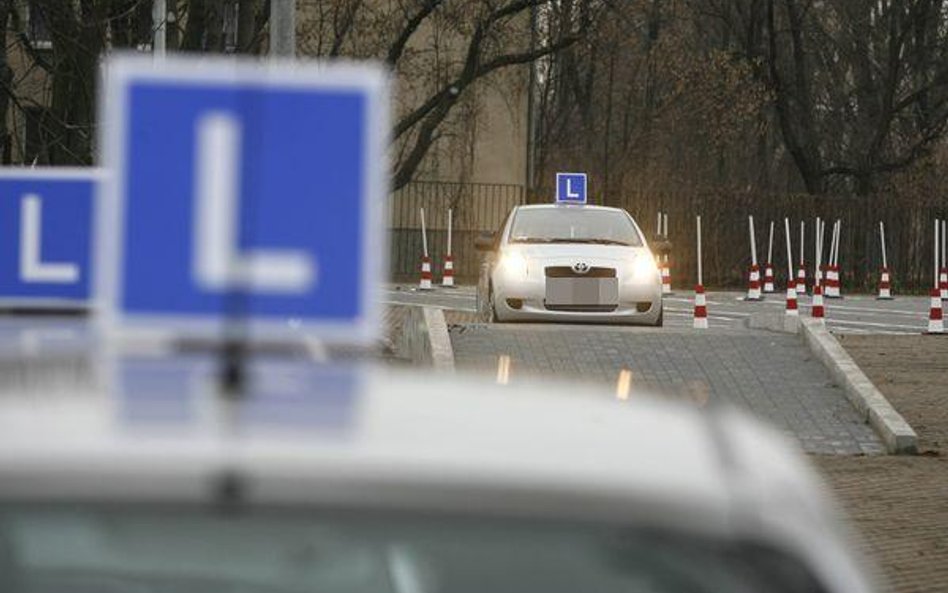 Uchybienie w szkoleniu kierowców oznacza utratę zezwolenia