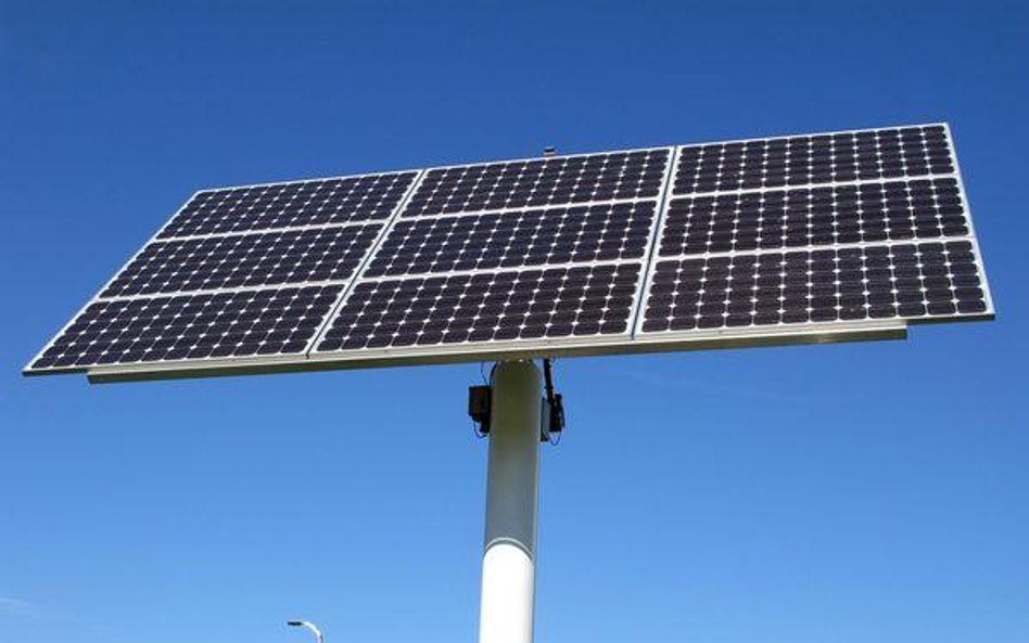 Działalność gospodarcza: Nawet niewielki producent energii sprzedający prąd z baterii słonecznych po