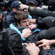 Podczas protestów pod parlamentem policja wyłapywała najbardziej aktywnych demonstrantów