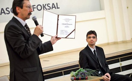 Jan Żaryn wręczył nagrodę Pawłowi Zyzakowi
