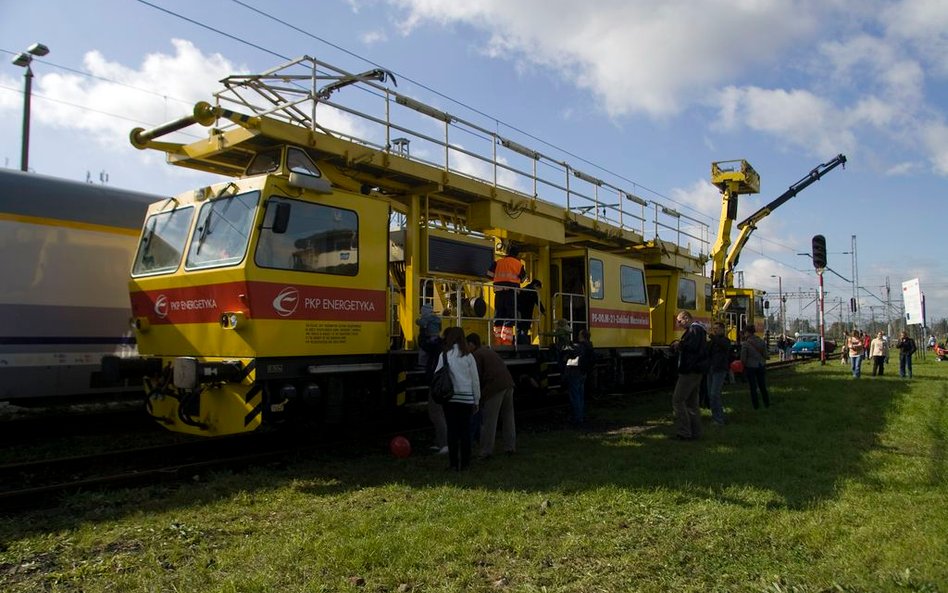 PKP Energetyka przy współpracy z ośrodkami badawczymi opracowała system zapobiegający oblodzeniu tra